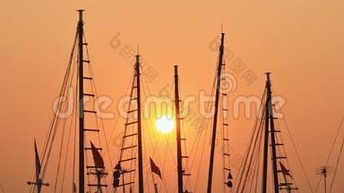 日落时的船只和船只。 越南。